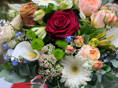 Flowers for Polimoda graduation in Florence — laurel wreath and bouquet